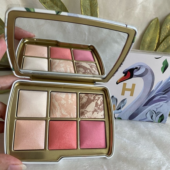 hourglass-makeup-hourglass-ambient-lighting-edit-unlocked-swan